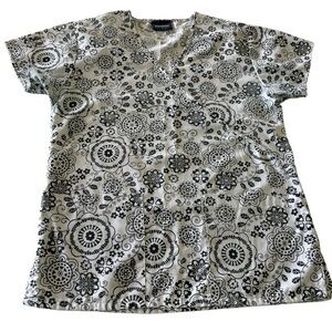absolute scrub top Sm. geometric pattern black white short sleeves V-neck